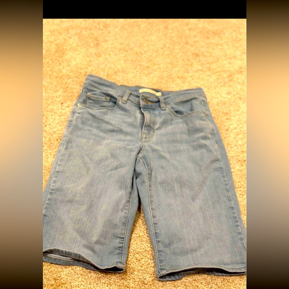SOLD on MP Levi’s classic Bermuda short new without tags